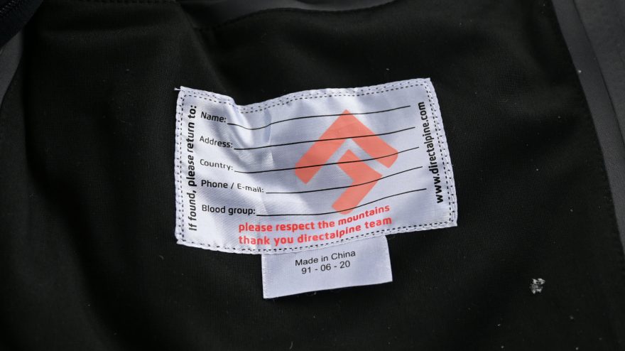 Tradiční štítek alá DIRECT ALPINE nechybí ani na bundě ICON