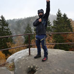 Velkorysé ventilační otvory na bundě DIRECT ALPINE ICON