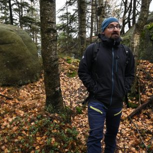 Z vnější strany jsou na bundě tři kapsy - DIRECT ALPINE ICON