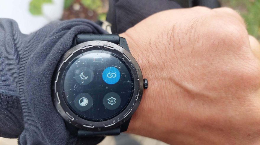 Nastavení hodinek včetně symbolu, že jsou hodinky spárovány s mobilním zařízením - NICEBOY X-FIT COACH GPS