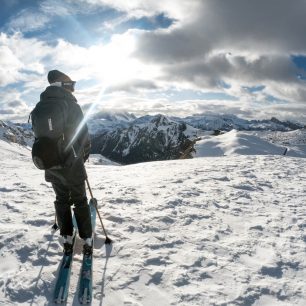 The Melting point (Bod tání) inspiruje diváky k šetrnému přístupu nejen k lyžování, aby tato nádherná místa zůstala zachována i pro budoucí generace.