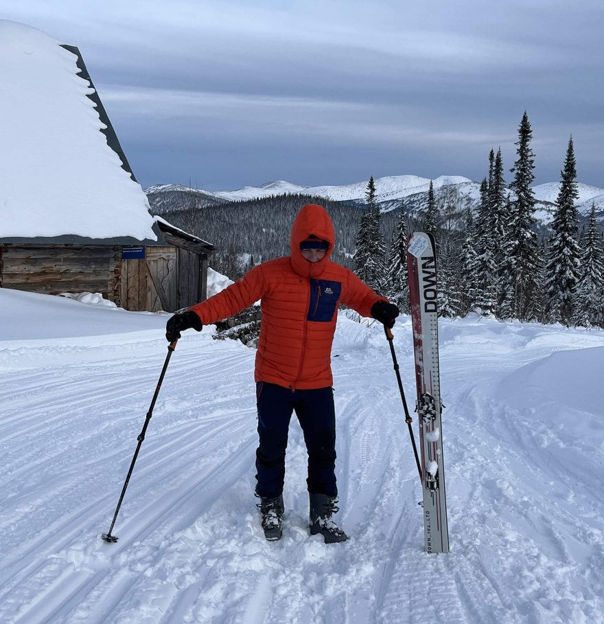 Po pár gramech vodky na Sibiři je péřovka MOUNTAIN EQUIPMENT BALTORO JACKET k nezaplacení