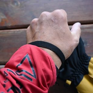 Ploché gumičky pro zavěšení rukavic WARMPEACE GRYM na zápěstí