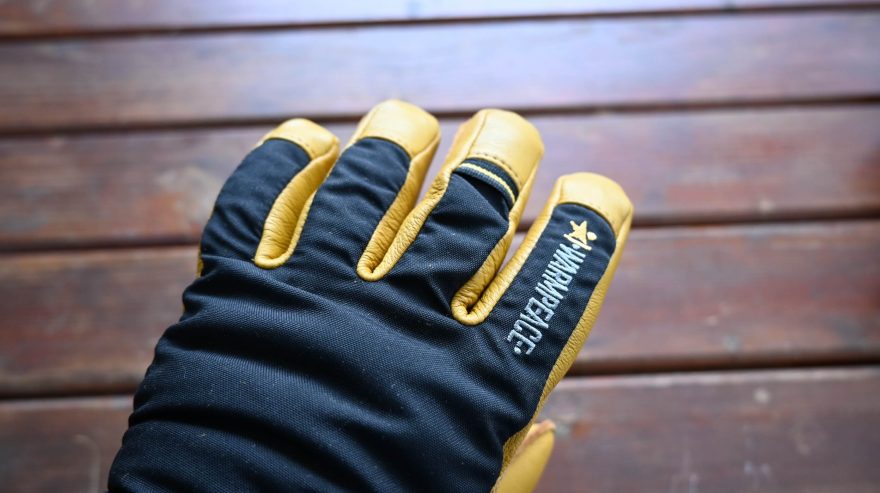 Pohled na hřbet rukavice WARMPEACE GRYM