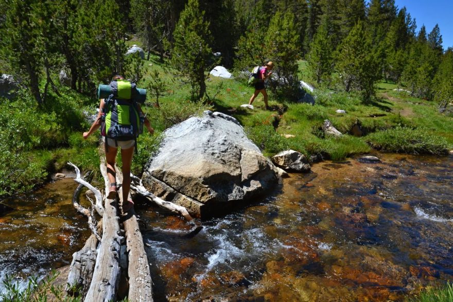 V odlehlém údolí říčky Lewis Creek.