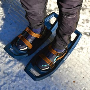 Sněžnice Decathlon SH100 Easy zaujmou jednolitou platovou strukturou s velmi jednoduchým upínacím systémem.