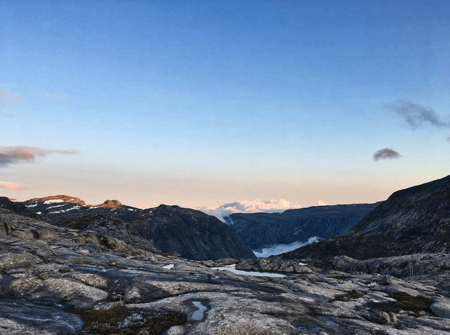 Trek k vyhlídce Trolltunga, Hardangervidda, Norsko
