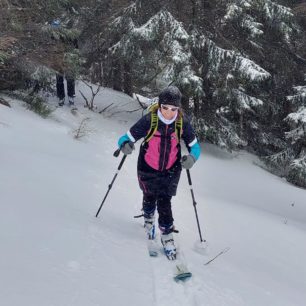 Sukně NORTHFINDER JARABA nijak neomezuje v pohybu a membrána chrání vnitřní izolační materiál Polartec® Alpha® Direct