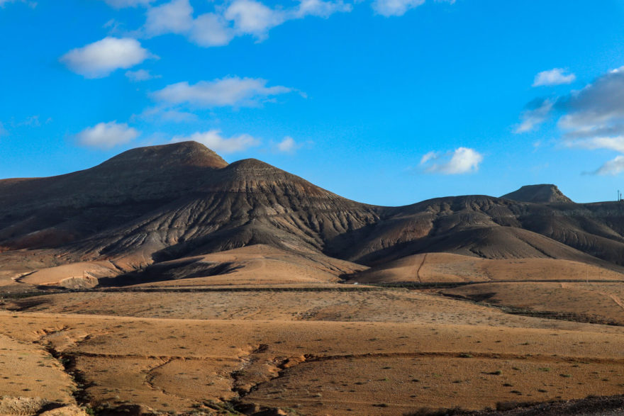 Na kanárském ostrově Fuerteventura prochází stezka GR 131 dechberoucí vulkanickou krajinou.