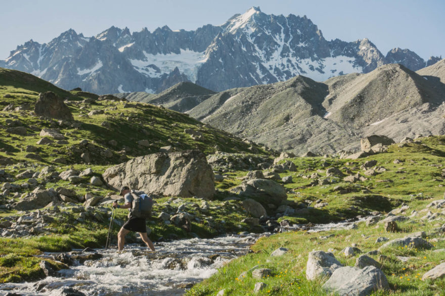 Trasa GR 54 je okruh kolem masivu Ecrins ve francouzských Alpách.