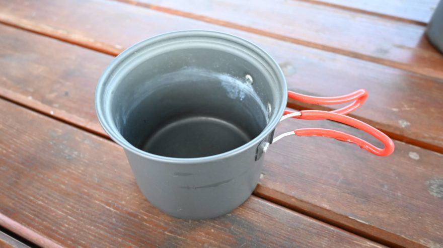 Druhá největší nádoba ze sady YATE SUMMIT 4 o objemu 1 l