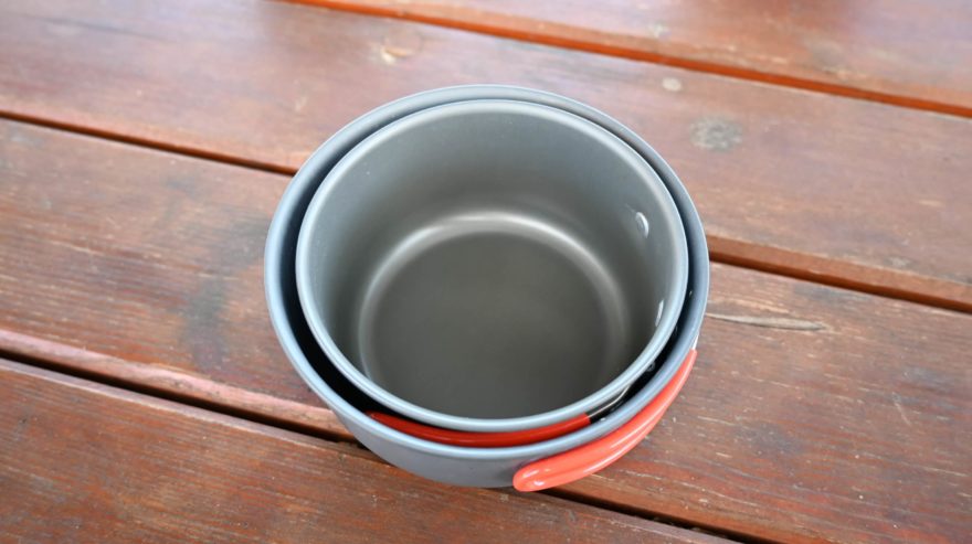 Obě misky YATE SUMMIT 4 lze takto těsně do sebe složit