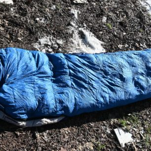 SPACÁK YATE ANSERIS 900 se po vyjmutí z kompresního obalu po chvíli nafoukne