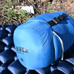 Zabalený SPACÁK YATE ANSERIS 900 v kompresním obalu