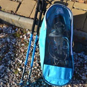 Sbaleno na cesty: Zimní set sněžnic Symbioz Hyperflex Access a holí Tour Carbon/Alu 2 Cross značky TSL.