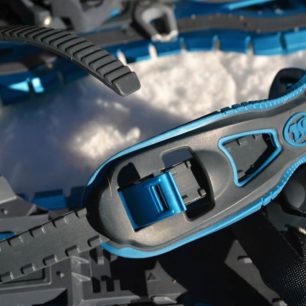 Nastavitelný popruh vázání na vnitřní straně kotníku. Sněžnice TSL Symbioz Hyperflex Access