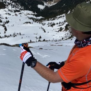 S rukavicemi Camp G COMP EVO při použití holí s absencí poutek