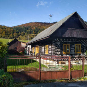 Unikátní malovaná architektura ve vesničce Čičmany ve Strážovských vrších. Cesta hrdinů SNP, Slovensko.