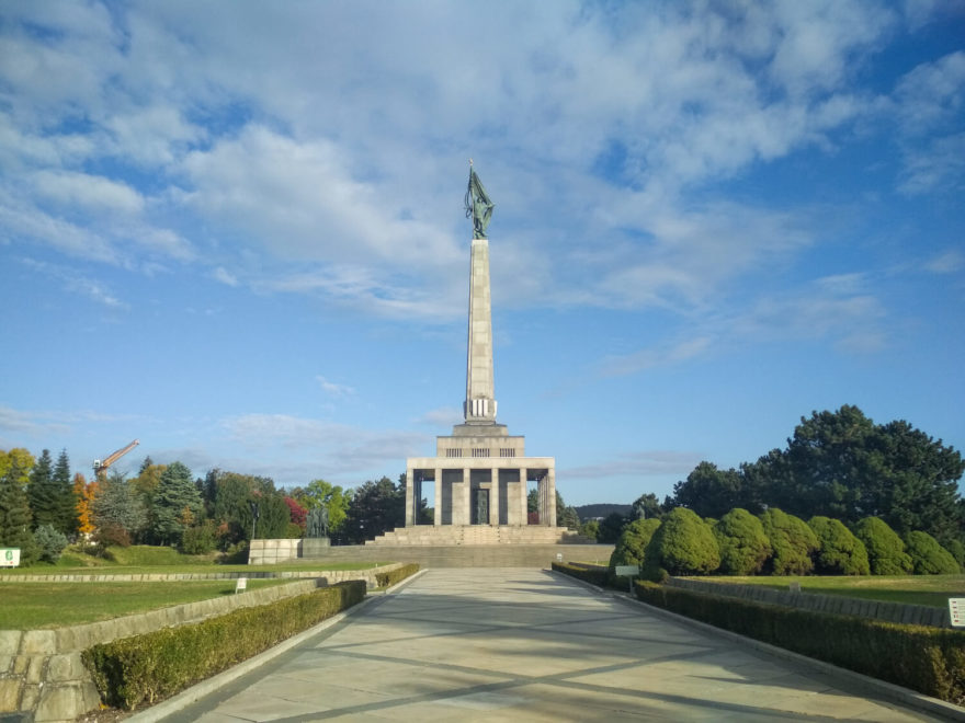 Památník na vrcholku Slavín nad Bratislavou připomíná sovětské vojáky padlé ve 2. světové válce.