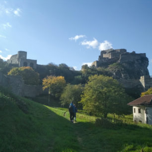 V cíli Cesty hrdinů SNP. Devín je zřícenina hradu vypínající se majestátně na skále nad soutokem Moravy a Dunaje na okraji Bratislavy.