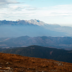 Výhledy z vrcholu Kráľova hoľa (1946 m) v Nízkých Tatrách.