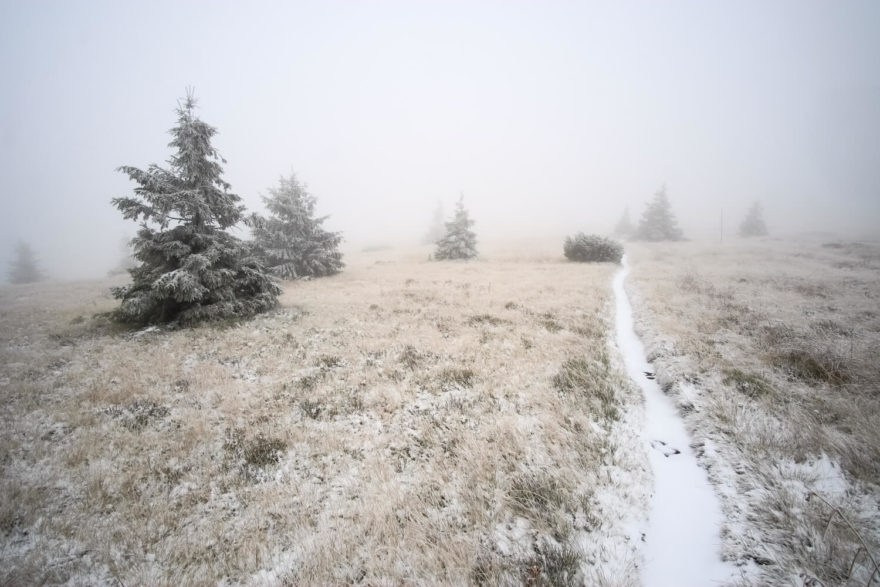 Podzimní přechod Nízkých Tater, Cesta hrdinů SNP, Slovensko.