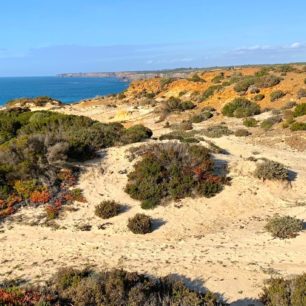 Jihozápadní pobřeží Portugalska je často bičováno větrem. Fisherman´s Trail, Rota Vicentina.