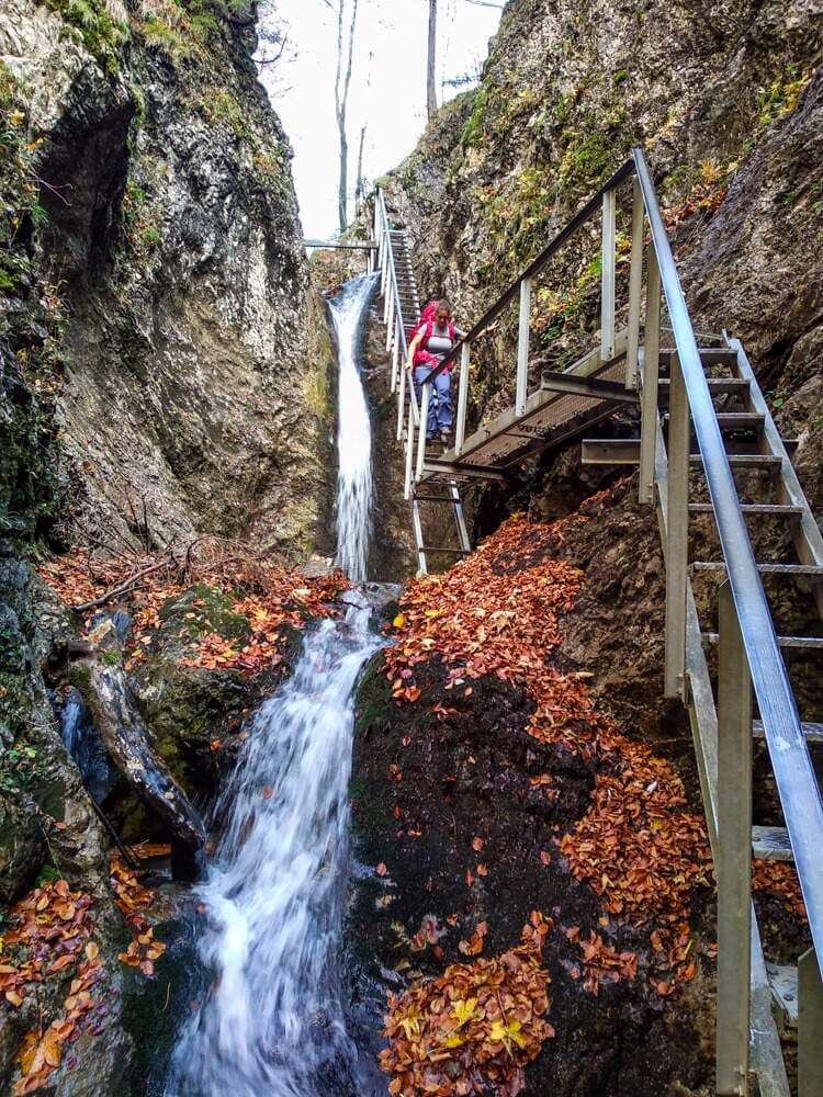 Horné diery, Na Velký Rozsutec skrz Jánošíkove diery
