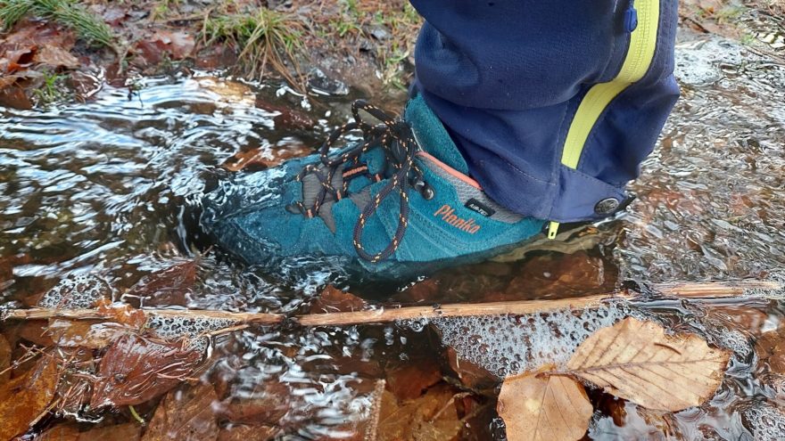 Průstup vodním tokem s nízkou trekovkou PLANIKA MATAJUR AIR TEX