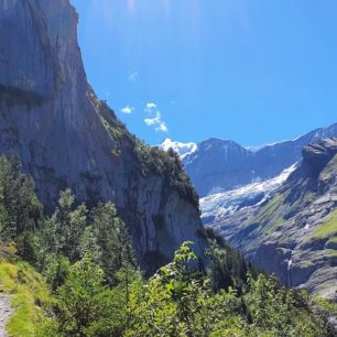 Náročný traverz čtyřtisícovek Schreckhorn a Lauteraarhorn