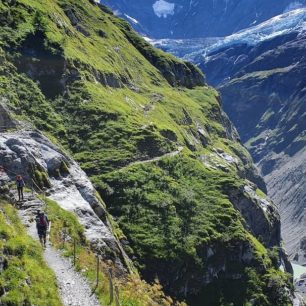 Náročný traverz čtyřtisícovek Schreckhorn a Lauteraarhorn
