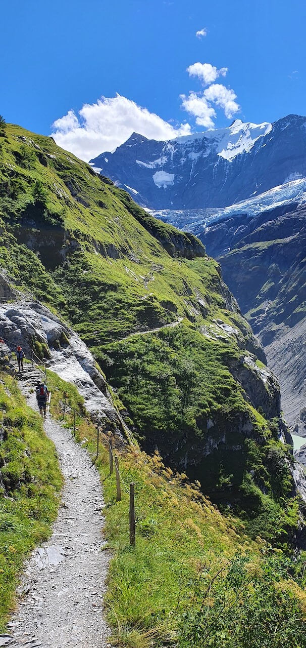 Náročný traverz čtyřtisícovek Schreckhorn a Lauteraarhorn
