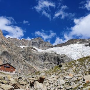 Náročný traverz čtyřtisícovek Schreckhorn a Lauteraarhorn ve Švýcarsku