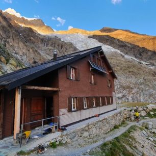 Náročný traverz čtyřtisícovek Schreckhorn a Lauteraarhorn ve Švýcarsku