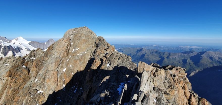 Náročný traverz čtyřtisícovek Schreckhorn a Lauteraarhorn ve Švýcarsku