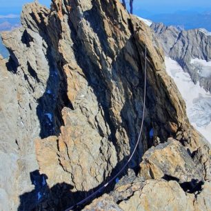 Náročný traverz čtyřtisícovek Schreckhorn a Lauteraarhorn ve Švýcarsku