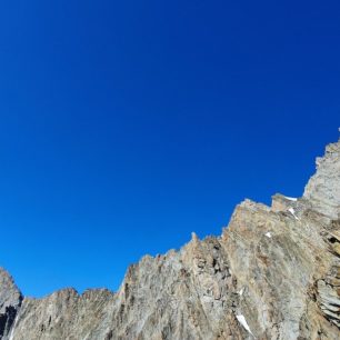 Náročný traverz čtyřtisícovek Schreckhorn a Lauteraarhorn ve Švýcarsku