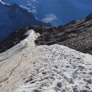 Náročný traverz čtyřtisícovek Schreckhorn a Lauteraarhorn ve Švýcarsku