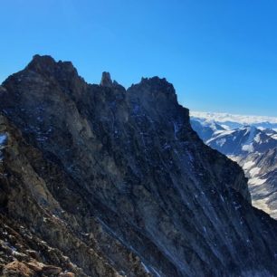 Náročný traverz čtyřtisícovek Schreckhorn a Lauteraarhorn ve Švýcarsku
