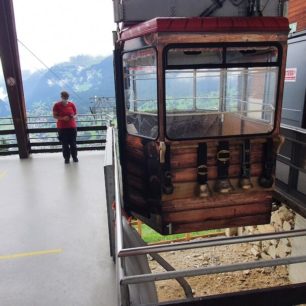 Náročný traverz čtyřtisícovek Schreckhorn a Lauteraarhorn ve Švýcarsku