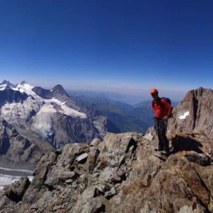 Náročný traverz čtyřtisícovek Schreckhorn a Lauteraarhorn ve Švýcarsku