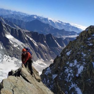Náročný traverz čtyřtisícovek Schreckhorn a Lauteraarhorn ve Švýcarsku