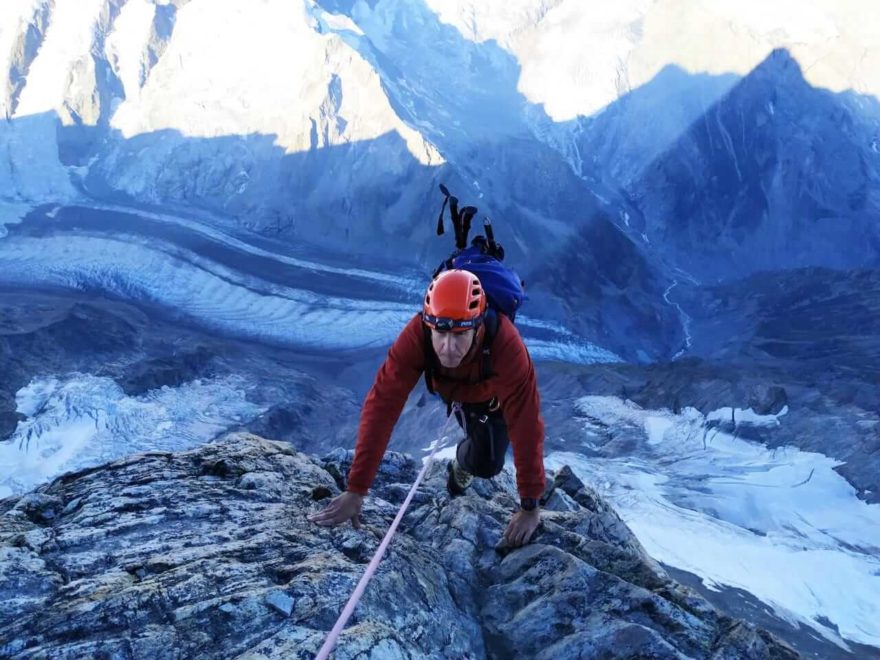 Náročný traverz čtyřtisícovek Schreckhorn a Lauteraarhorn ve Švýcarsku