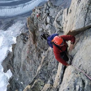 Náročný traverz čtyřtisícovek Schreckhorn a Lauteraarhorn ve Švýcarsku