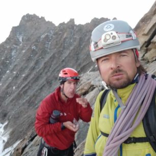 Náročný traverz čtyřtisícovek Schreckhorn a Lauteraarhorn ve Švýcarsku