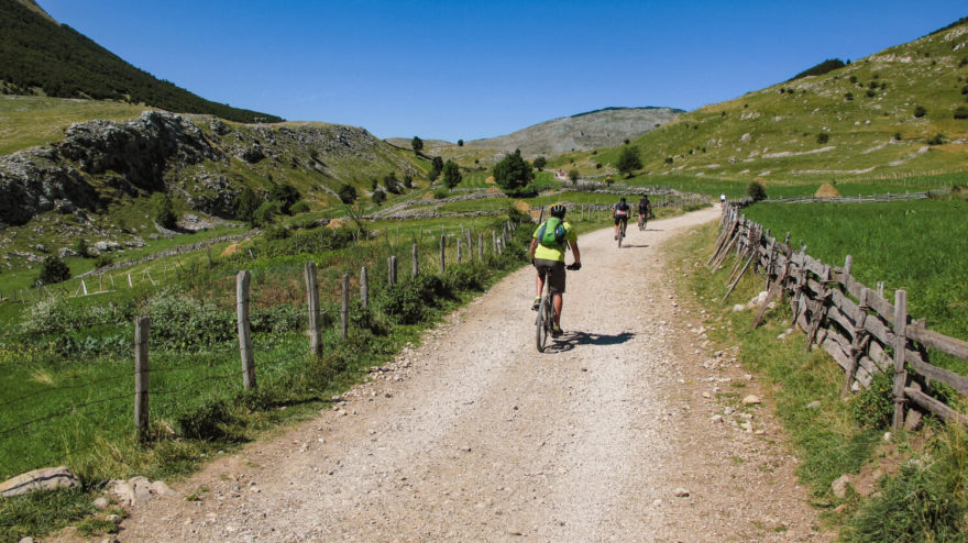 Hory Bosny a Hercegoviny poskytují perfektní terény pro MTB řádění všech obtížností. Foto Doda a Komár
