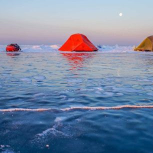 Přechod zamrzlého Bajkalu – pět dnů v objetí ledové pouště