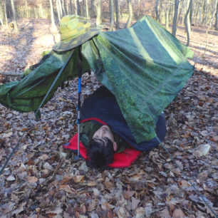 Samonafukovací karimatka Warg Radon Mummy 5 umožňuje chladem nerušený spánek nejen zkušeným tulákům, ale i zelenáčům, poprvé spícím v lese