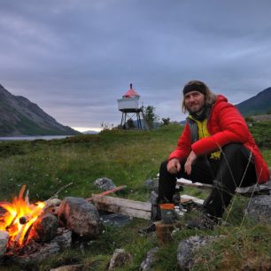 Klidné večery u ohně při putování Norskem na kole