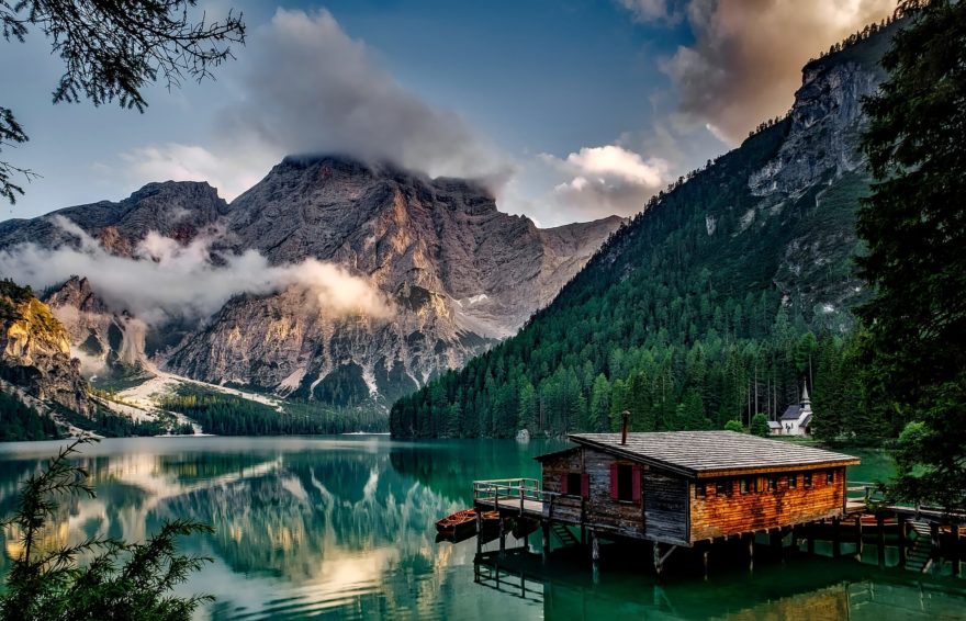Pragser Wildsee nazývané také Lago di Braies je ikonou italských Dolomit.